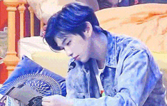 강다니엘 어덜트후드 무대 할 때