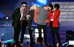 인서들 비오는 날에 노래 뭐 들어??