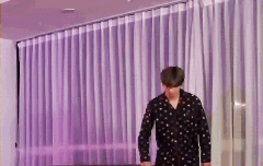 신발 벗는 유교맨 코룽이