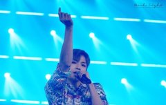 강다니엘 시끄러운 셔츠도 진짜 잘어울림