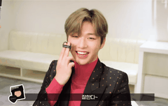 강다니엘이 화보 메이크업을 직접 해본다고? 녤이도 따라하는 초간단 메이크업 by W Korea