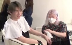 근데 강다니엘 지방시 왕쿠션 진짜 맘에들었나봐