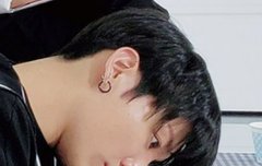 연상 롤페이퍼 쓰고있는 전연하씨