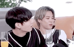 어딜 자꾸 만져...?