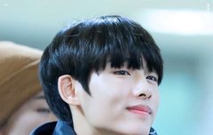 SM 남돌은 뭔가 하관이 다 비슷한 거 같음