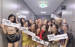 선배님이랑 사진찍은 와기들 ㅠ