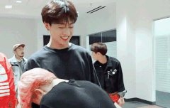 국민 한번만 안아보자