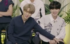 서로의 다리를 너무 좋아하는 수짐