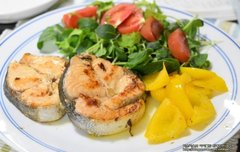 버터로 구운 연어 스테이크