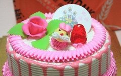 귀여운 장식의 버터 케이크