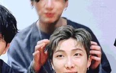 정구기 손 너무 기여워