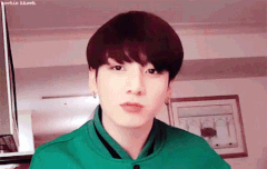 이때 전정국 브이앱ㅈ미챳는데