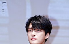 아래 흑발짤 더 풀고싶어서 글 새로 써야지 ㅋㅋ