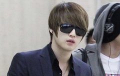 난 울 서방만큼 선글라스 잘 어울리는 사람 못봤다