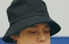 연주니 뭐 먹을때 한쪽볼만 쓴데요