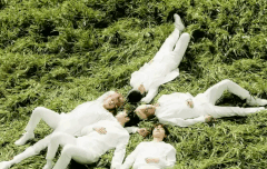 쪼 아래 있지만