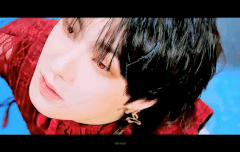 돤세 빨간렌즈가 잘 어울리면 어쩌자는거야