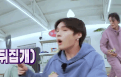 나 너무 슬픈일이 있어...