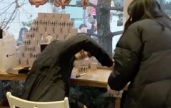 기리보이 악수 왜 이렇게 해..?