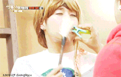 성규 금발 장발이 왜 낯설지 않나