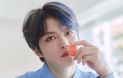 ㅅㄷ 아니 목 끝까지 단추가 채워져있는데..?