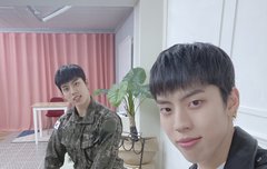 동우들이 남겨둔 셀카 ㅋㅋㅋㅋㅋㅋ