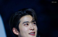 너무... 잘생겼다