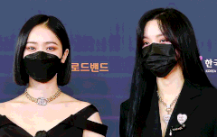 오늘자 샤넬 친구