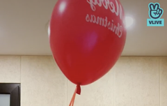 얘 풍선 받아왔어