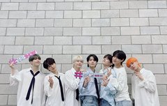 흰티에 청바지만 입어도