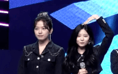 앚즈 팬들아 민주 전신 움짤좀