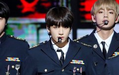 우리 제복사진 공유할래?