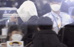 별안간 눈물을 흘리는 웅앵