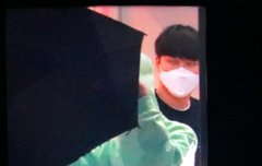 필사적으로 가리네