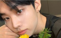 데미안 셀카 찍을 때