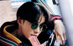 말세야 말세..요새는 강아지도 운전을 한다지?