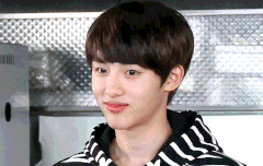 아진짜 귀여워 중딩같애 애긴가? 볼때마다 머리를 팍퍽퍽치는즁