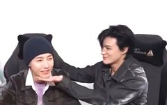 이렇게 자기 연상 남친 소유권 주장하고말이야