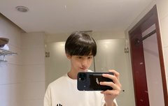 너는지금머해자니...밖이야? 밥은...바쁘니...요즘 뜸하다 너..