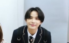 뒤에서 예쁜짓 하는