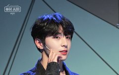 성윤이 실물 궁금하다