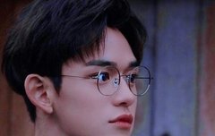 안경 처돌이 나야 나...