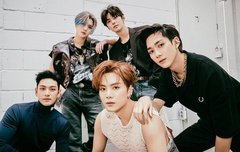 러브들아 내가 입덕한지 얼마 안 돼서 그러는데