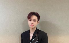 블랙의상 잘어울려