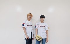 애들 야구복 입은거 볼싸람