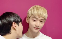 너네 둘이 모해...