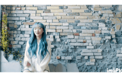 요정 같은 파란 머리 수정이