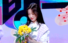 타팬인데 염치없지만 아린님사진좀...