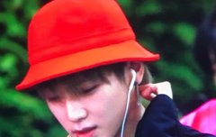 모기 물려서 긁는 태용