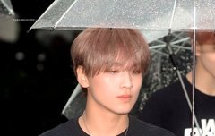 턱선봐라 베이겠다